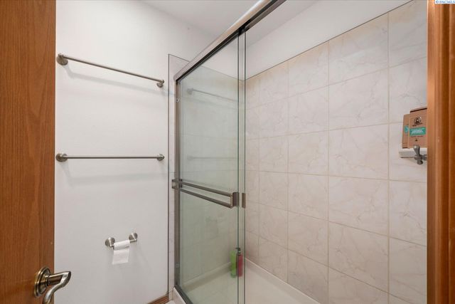 3406 W 42nd Ave, Kennewick, WA 99337