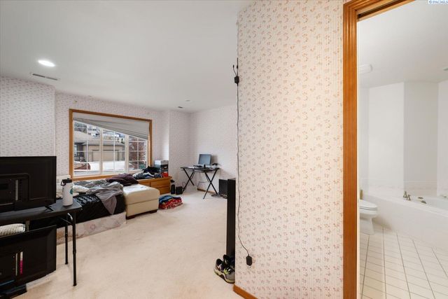 3406 W 42nd Ave, Kennewick, WA 99337