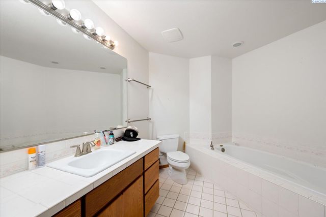 3406 W 42nd Ave, Kennewick, WA 99337