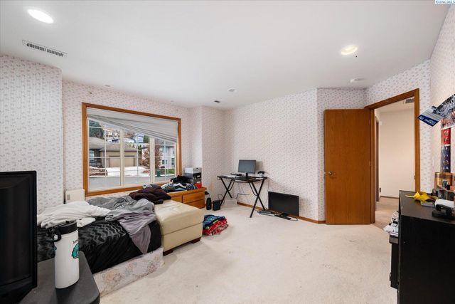 3406 W 42nd Ave, Kennewick, WA 99337