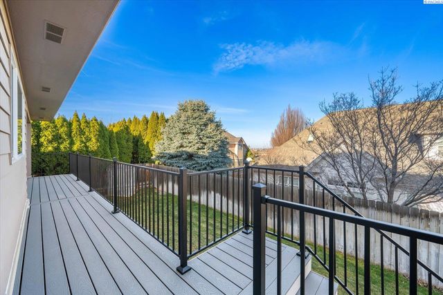 3406 W 42nd Ave, Kennewick, WA 99337