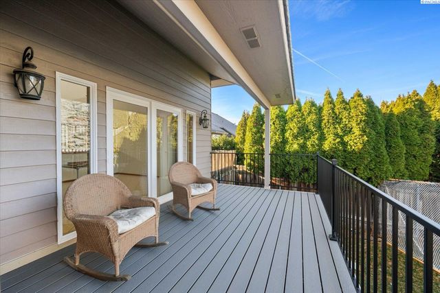 3406 W 42nd Ave, Kennewick, WA 99337