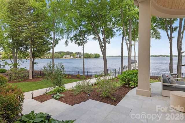 215 Milford Circle, Mooresville, NC 28117