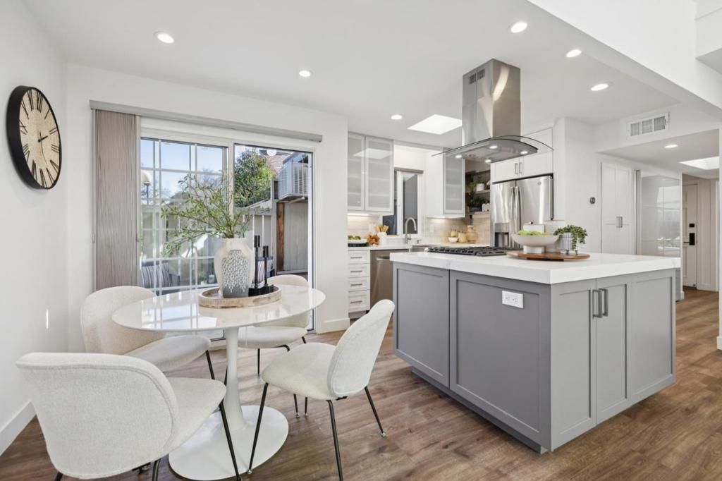 17 Cassandra Way, Mountain View, CA 94043