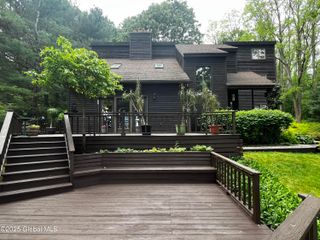 27 Park Drive, Menands, NY 12204