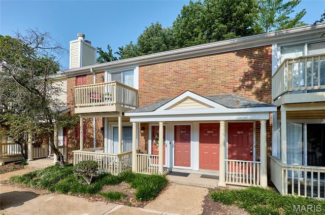 9045 N Swan Circle, Brentwood, MO 63144