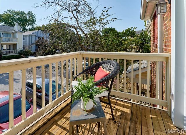 9045 N Swan Circle, Brentwood, MO 63144
