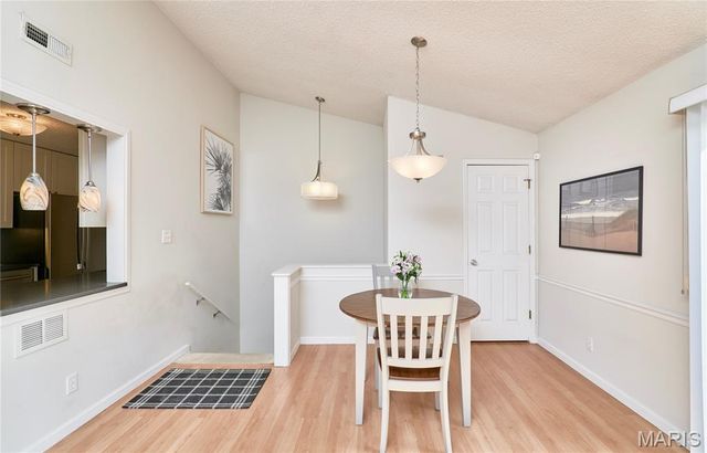 9045 N Swan Circle, Brentwood, MO 63144
