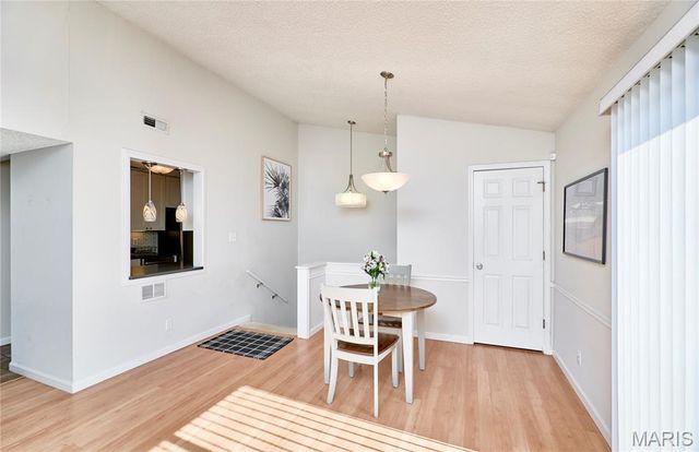 9045 N Swan Circle, Brentwood, MO 63144