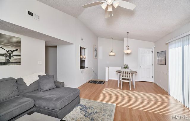 9045 N Swan Circle, Brentwood, MO 63144