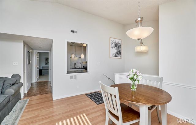 9045 N Swan Circle, Brentwood, MO 63144
