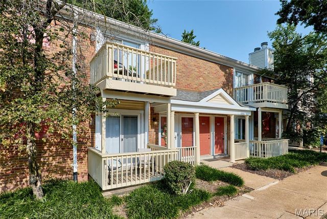 9045 N Swan Circle, Brentwood, MO 63144