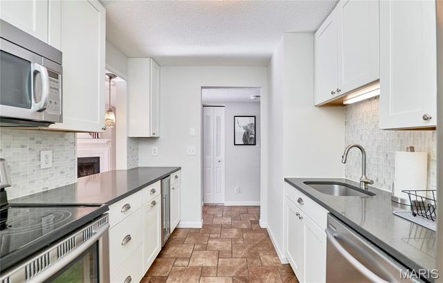 9045 N Swan Circle, Brentwood, MO 63144