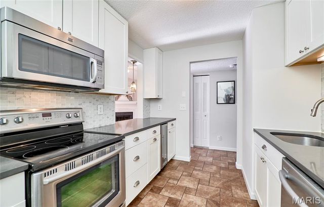 9045 N Swan Circle, Brentwood, MO 63144