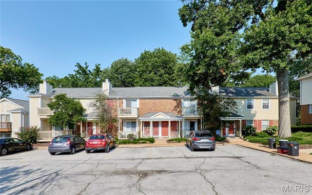9045 N Swan Circle, Brentwood, MO 63144