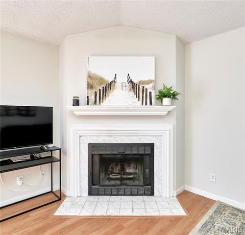 9045 N Swan Circle, Brentwood, MO 63144