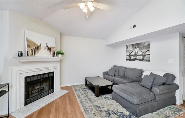 9045 N Swan Circle, Brentwood, MO 63144