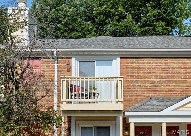 9045 N Swan Circle, Brentwood, MO 63144