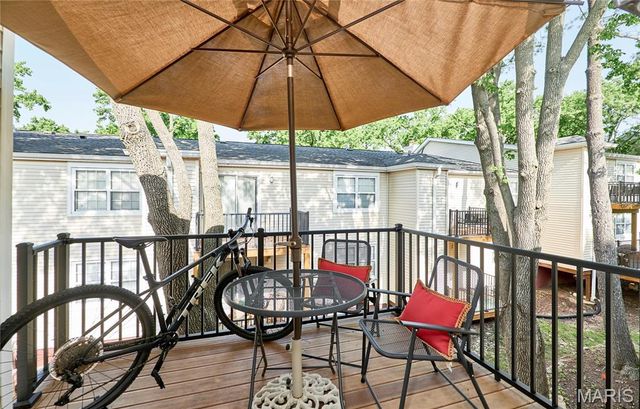 9045 N Swan Circle, Brentwood, MO 63144