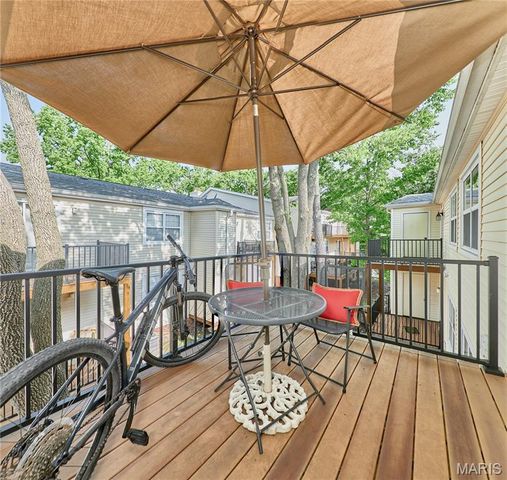 9045 N Swan Circle, Brentwood, MO 63144