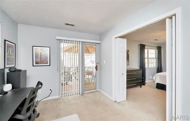 9045 N Swan Circle, Brentwood, MO 63144