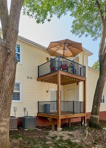 9045 N Swan Circle, Brentwood, MO 63144