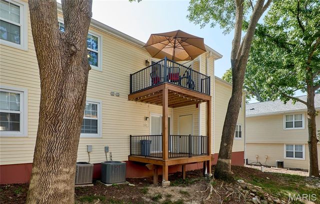 9045 N Swan Circle, Brentwood, MO 63144