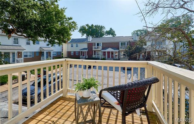 9045 N Swan Circle, Brentwood, MO 63144