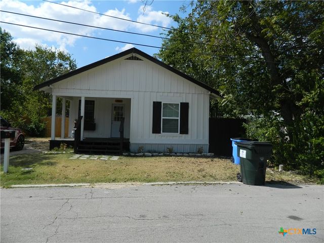 426 Aguila Street, Seguin, TX 78155