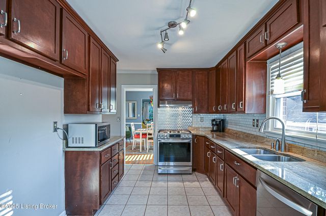 1723 Deer Park Ave, Louisville, KY 40205