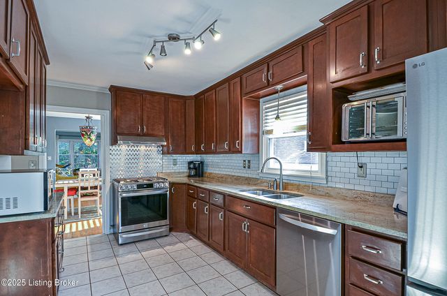 1723 Deer Park Ave, Louisville, KY 40205