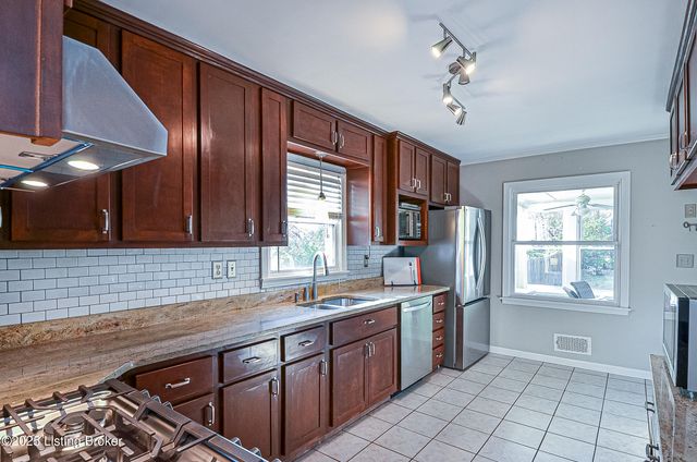 1723 Deer Park Ave, Louisville, KY 40205