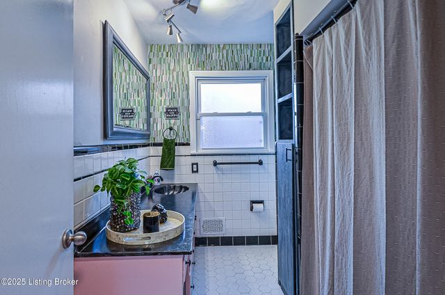 1723 Deer Park Ave, Louisville, KY 40205