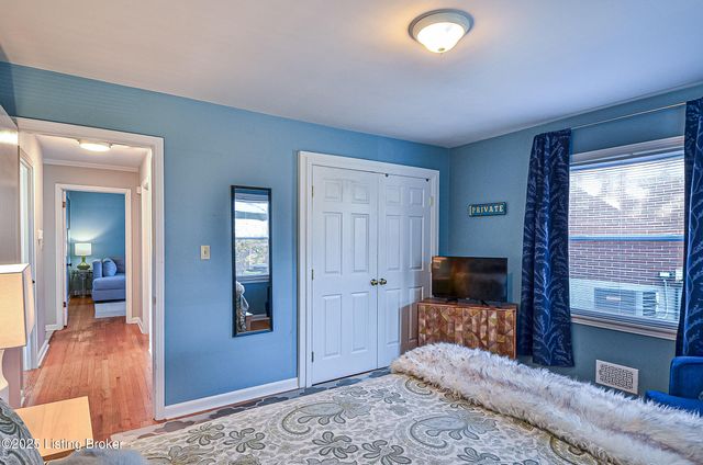 1723 Deer Park Ave, Louisville, KY 40205