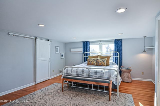 1723 Deer Park Ave, Louisville, KY 40205