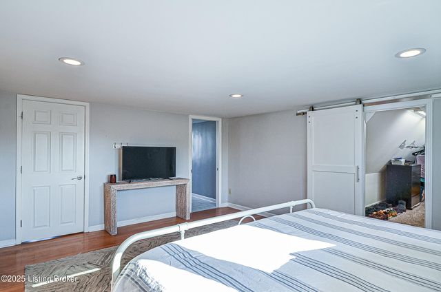 1723 Deer Park Ave, Louisville, KY 40205