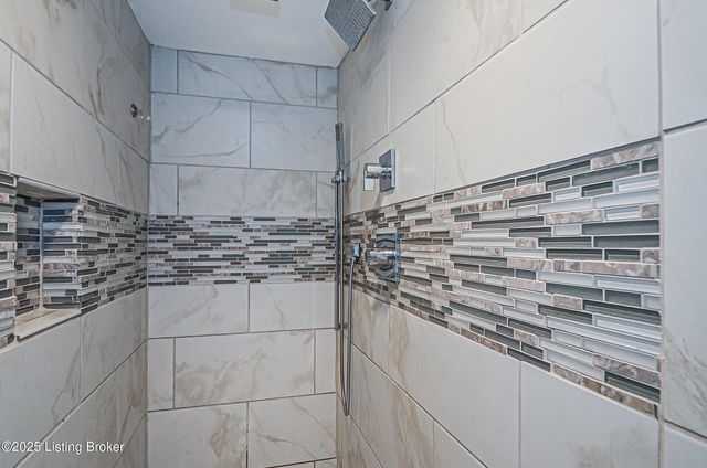 1723 Deer Park Ave, Louisville, KY 40205