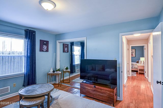 1723 Deer Park Ave, Louisville, KY 40205