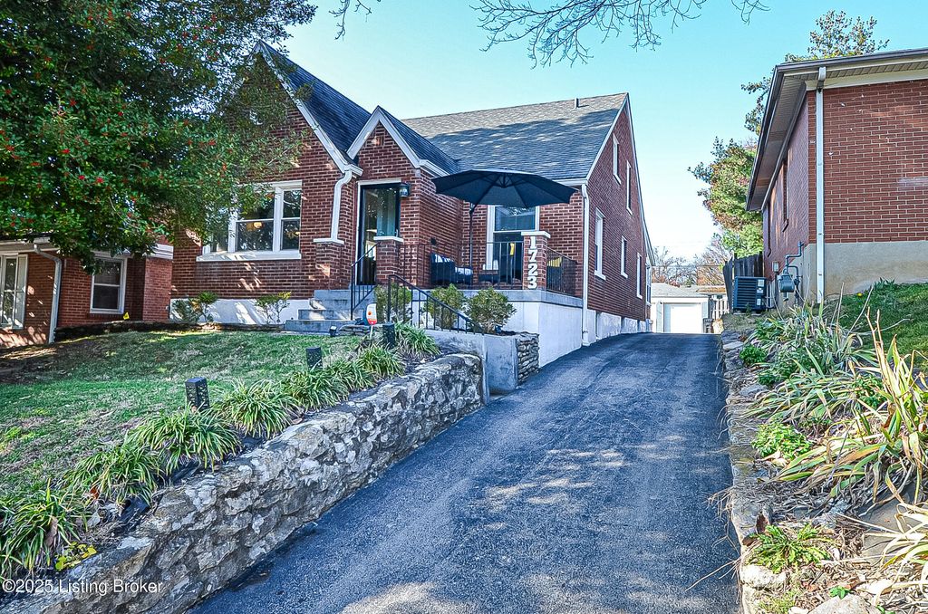 1723 Deer Park Ave, Louisville, KY 40205