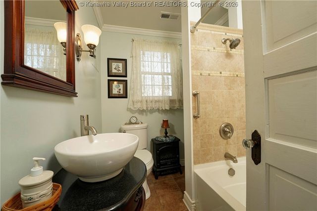 2612 Kanawha Terrace, St Albans, WV 25177