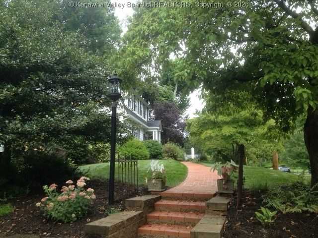 2612 Kanawha Terrace, St Albans, WV 25177