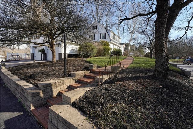 2612 Kanawha Terrace, St Albans, WV 25177