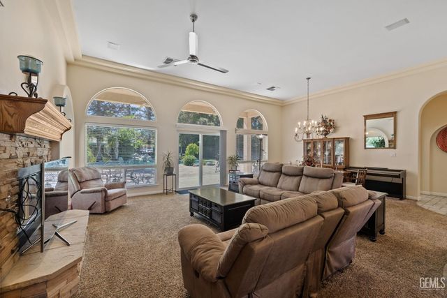 10415 Camino Media, Bakersfield, CA 93311