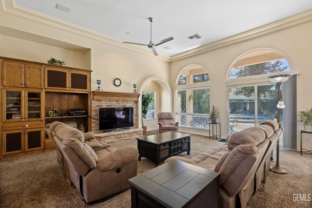 10415 Camino Media, Bakersfield, CA 93311