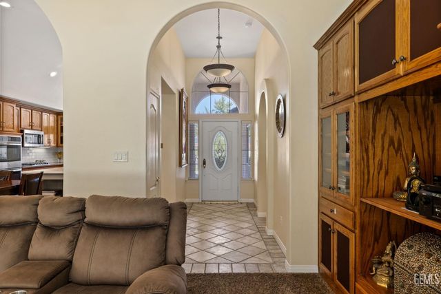 10415 Camino Media, Bakersfield, CA 93311