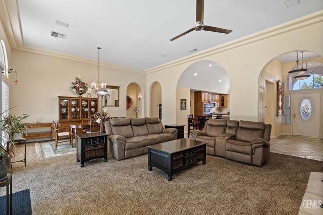 10415 Camino Media, Bakersfield, CA 93311