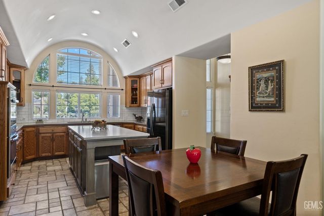 10415 Camino Media, Bakersfield, CA 93311