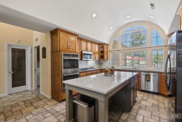 10415 Camino Media, Bakersfield, CA 93311