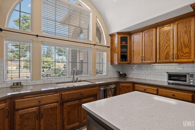 10415 Camino Media, Bakersfield, CA 93311