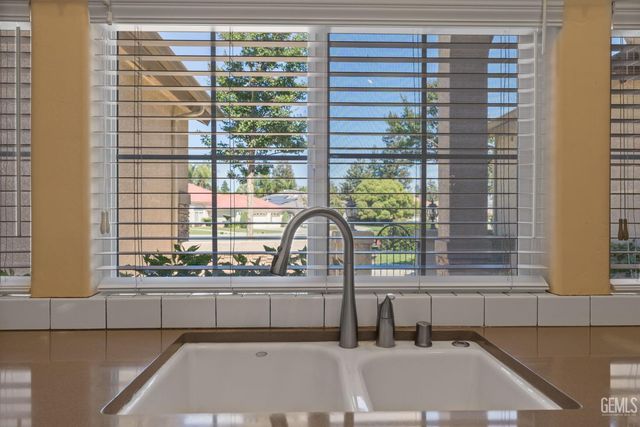 10415 Camino Media, Bakersfield, CA 93311